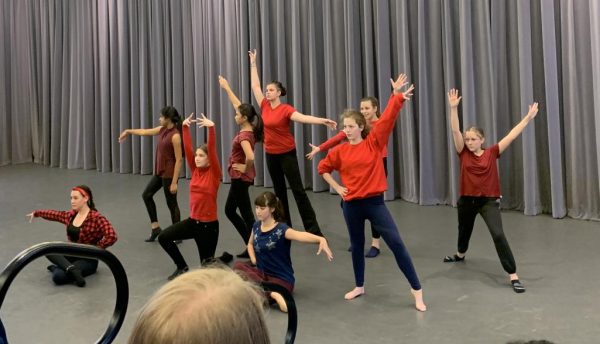 Middle School Dance Company performs end of trimester showcase. Photo courtesy of Natalie Stachowiak.