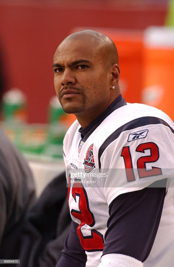 LANDOVER, MD - DECEMBER 22:  Tony Banks #12 of the Houston Texans looks on during a NFL football game against the Washington Redskins on December 22, 2002 at FedEx Field in Landover, Maryland.   (Photo by Mitchell Layton/Getty Images)