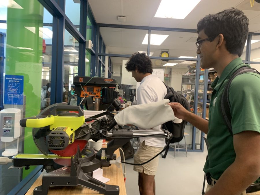 Robotics and Arts Collide in a New Upper School Class